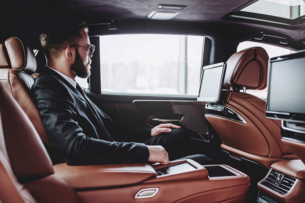 Transfer to the casino in a luxury car with a personal driver from San Diego 33